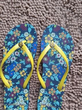 Tory Burch Yellow-Strap Floral Navy Flip Flops NWOT Size 9